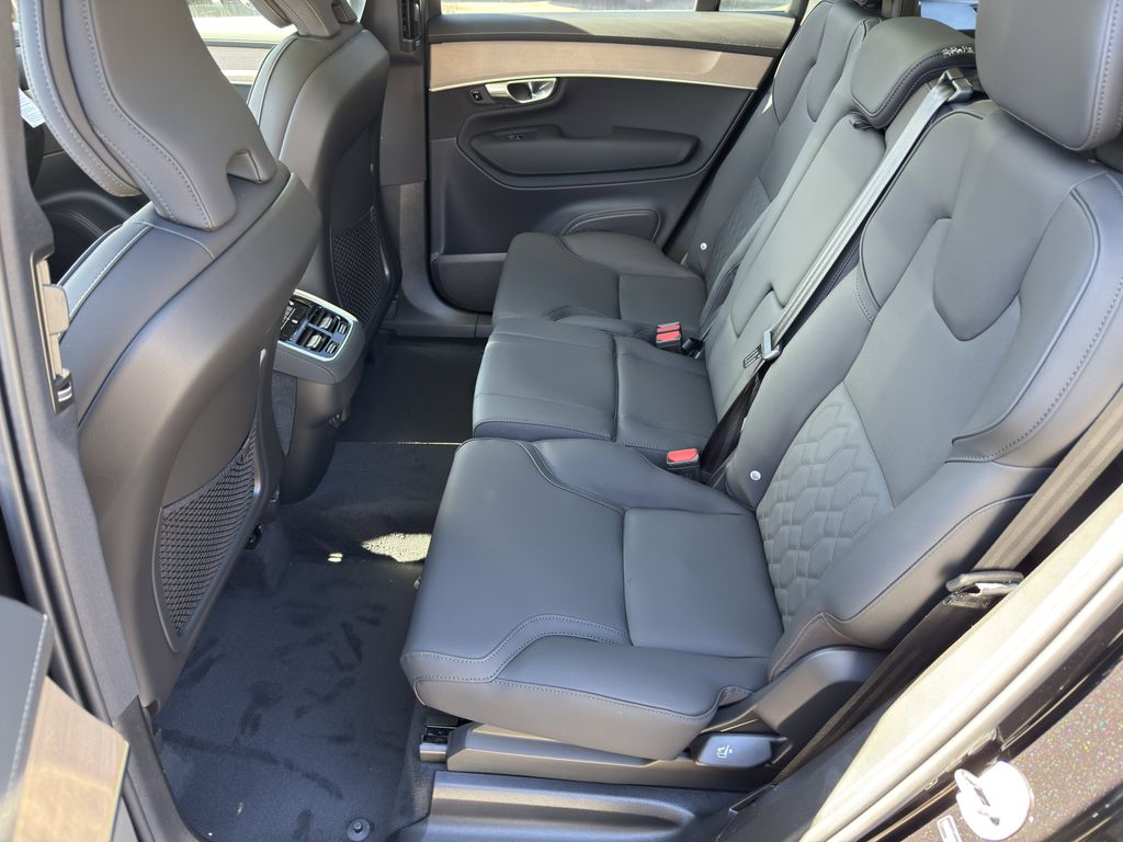 2026 Volvo XC90 Plus - Photo 11