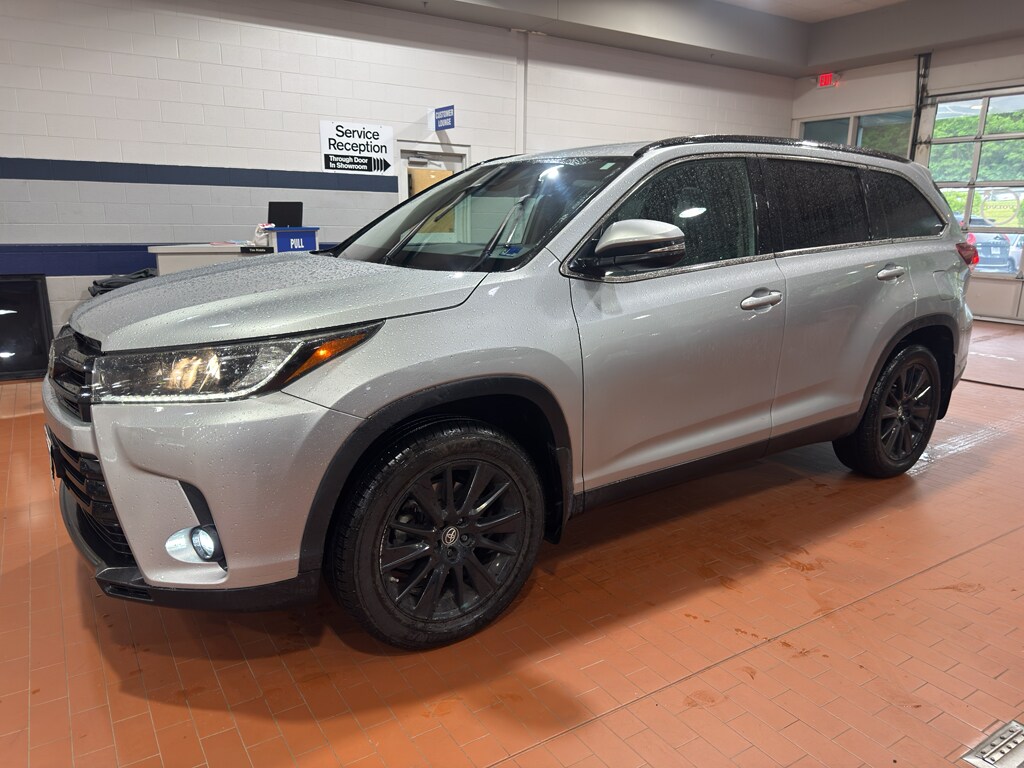 Used 2019 Toyota Highlander SE Sport Utility
