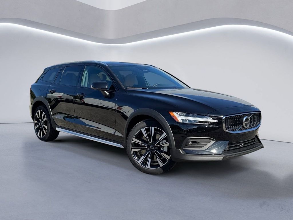 2026 Volvo V60 Cross Country B5 photo 2