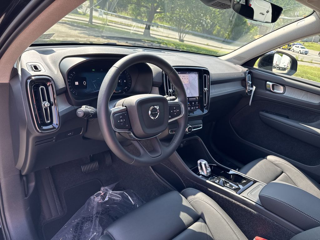 2026 Volvo XC40 Plus - Photo 14