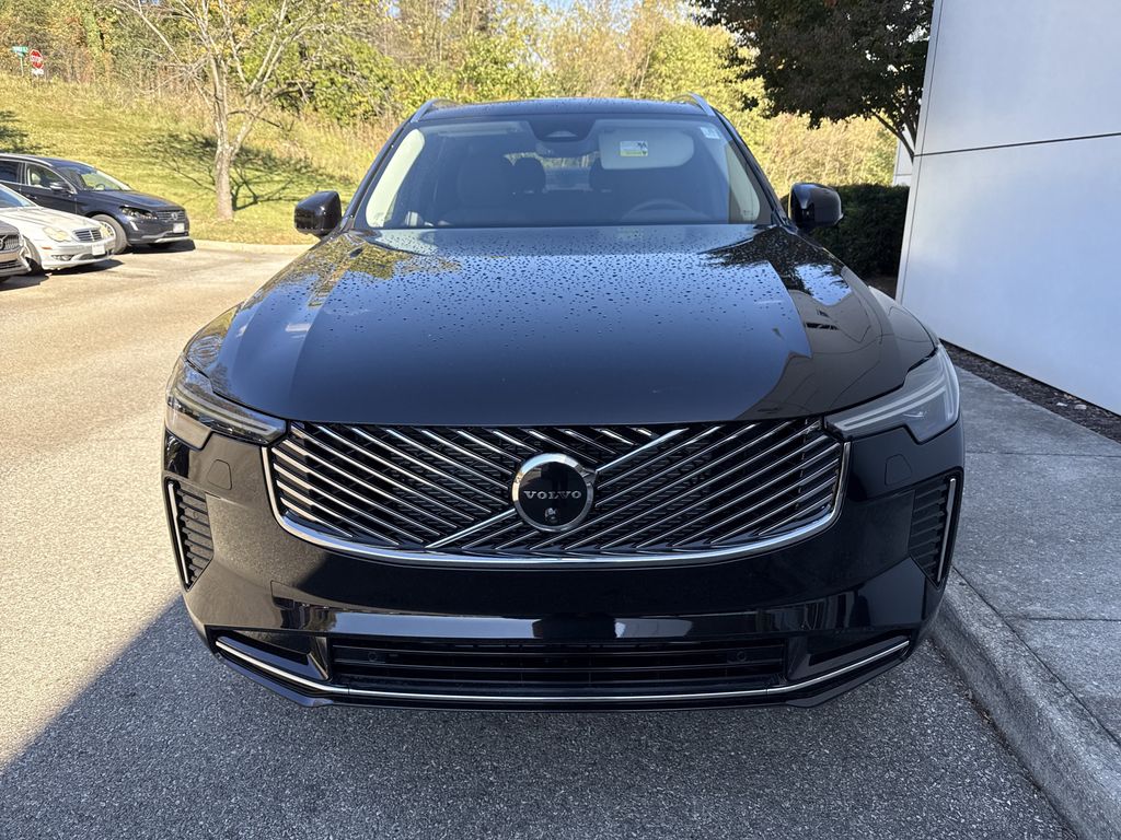 2026 Volvo XC90 Plus photo 2