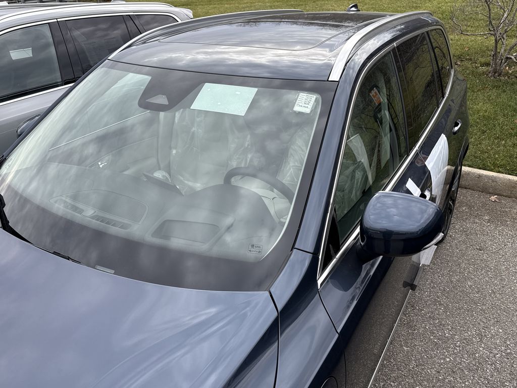 2026 Volvo XC90 T8 photo 4