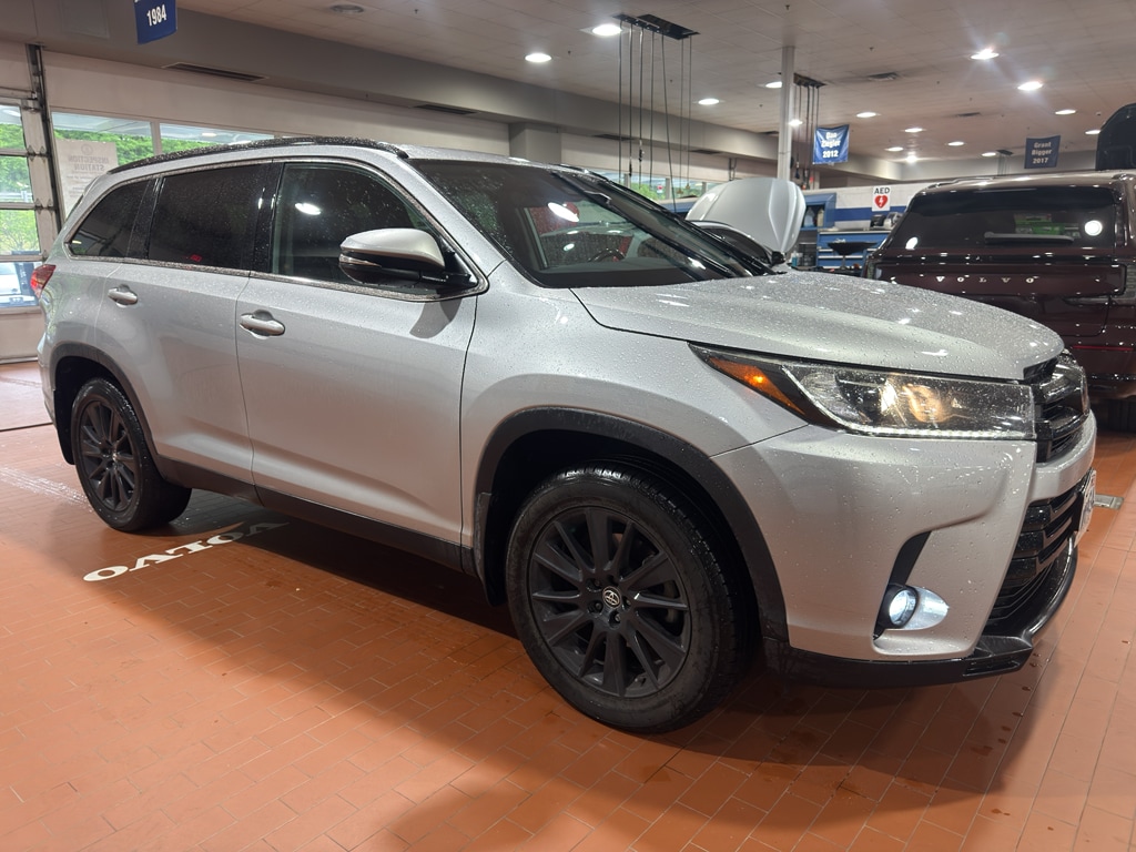 Used 2019 Toyota Highlander SE Sport Utility