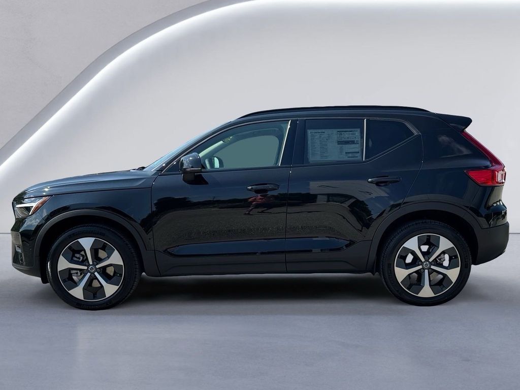 2026 Volvo XC40 Plus - Photo 6