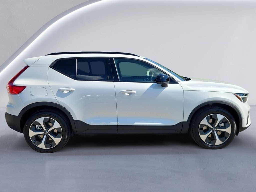 New 2026 Volvo XC40 B5 Plus SUV
