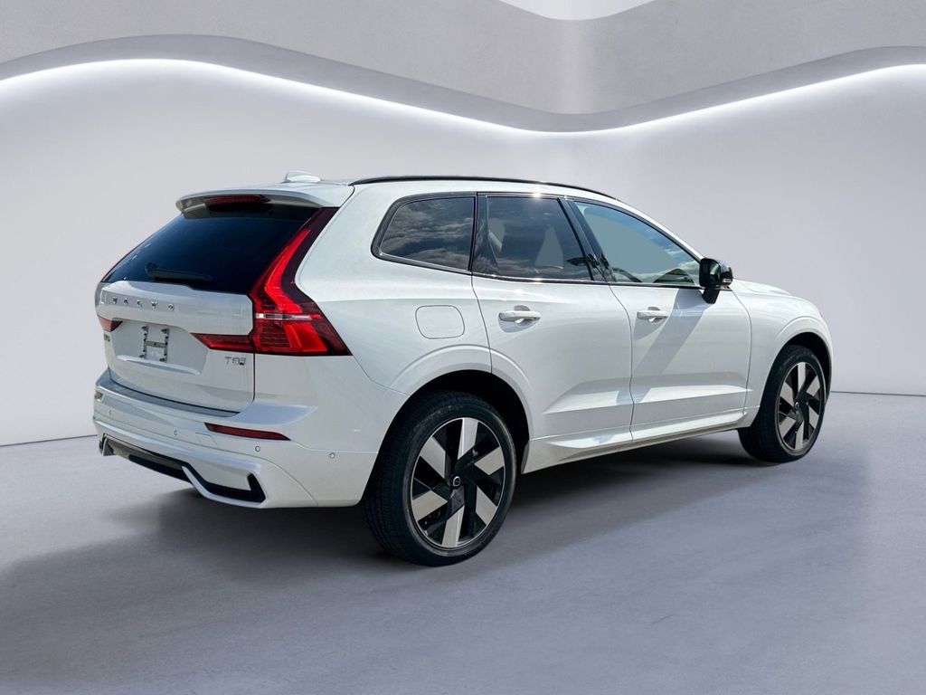 2025 Volvo XC60 Recharge Hybrid T8 Plus photo 3