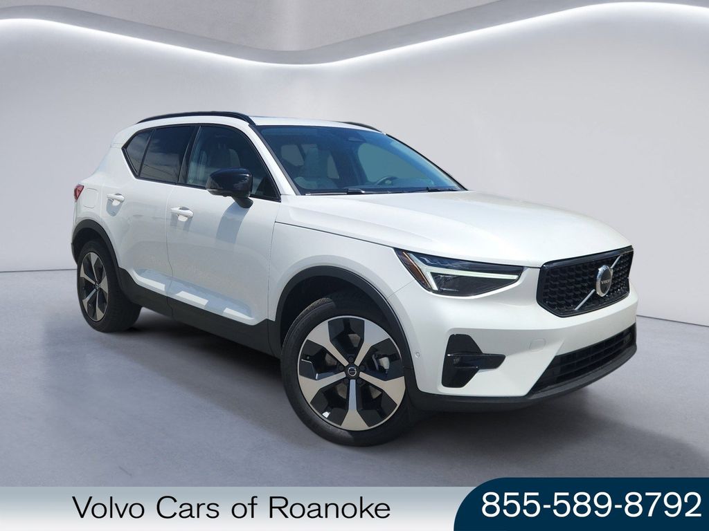 2026 Volvo XC40 B5 Plus Dark AWD's photo