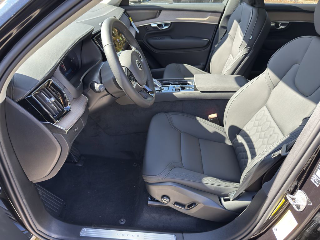 2026 Volvo XC90 Plus - Photo 9