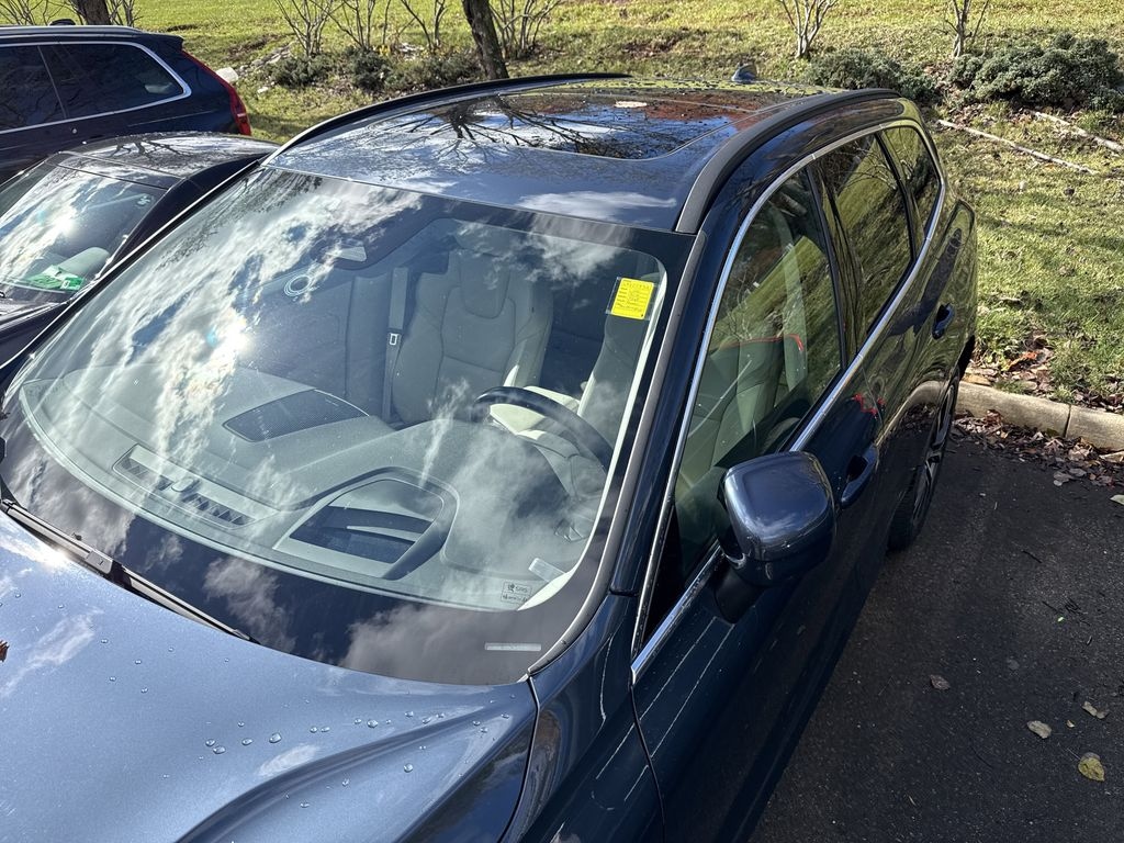 Used 2022 Volvo XC60 Momentum SUV
