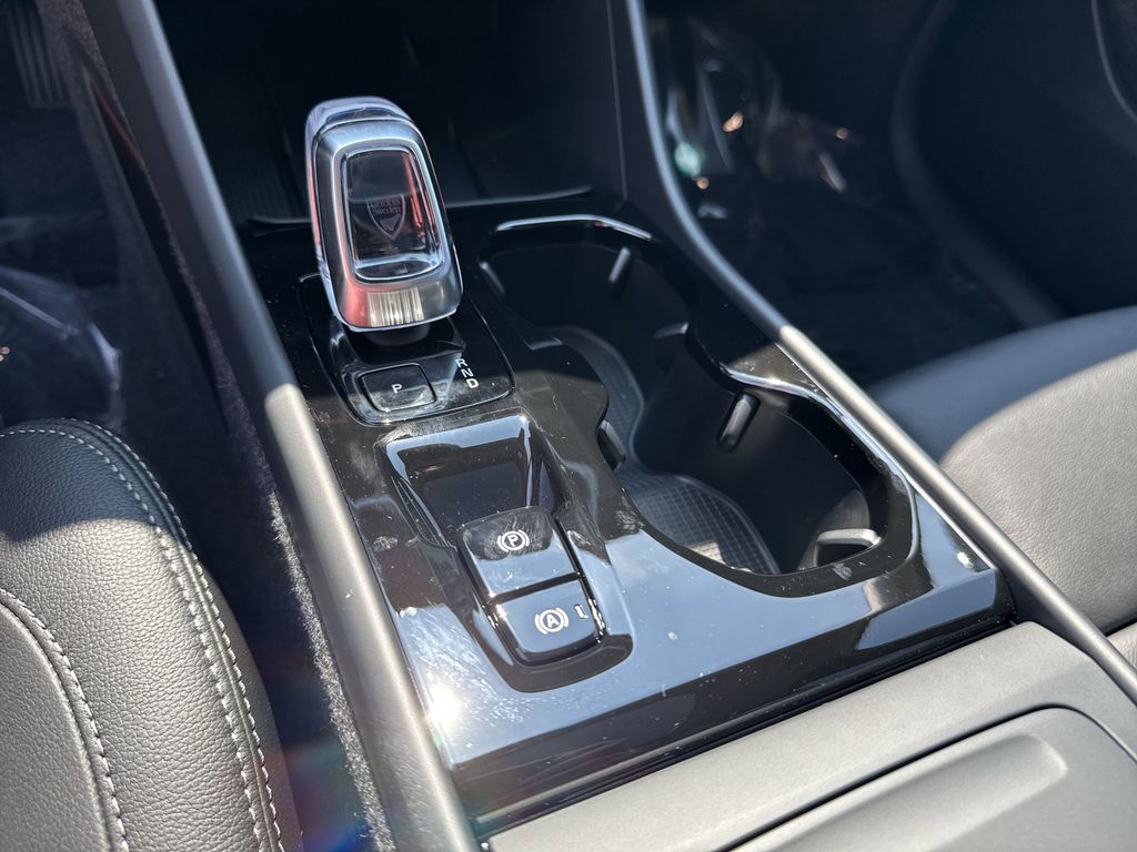2026 Volvo XC40 Plus - Photo 26