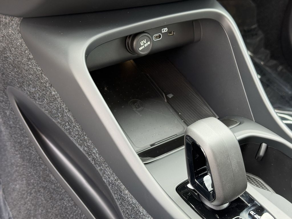 2026 Volvo XC40 Core - Photo 24