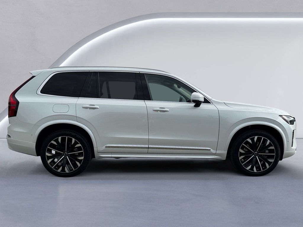 2025 Volvo XC90 T8 Plus photo 3