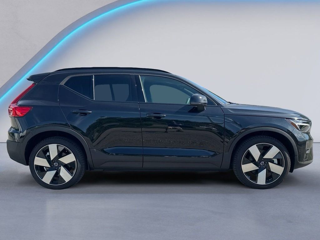 2024 Volvo XC40 Recharge Plus photo 2