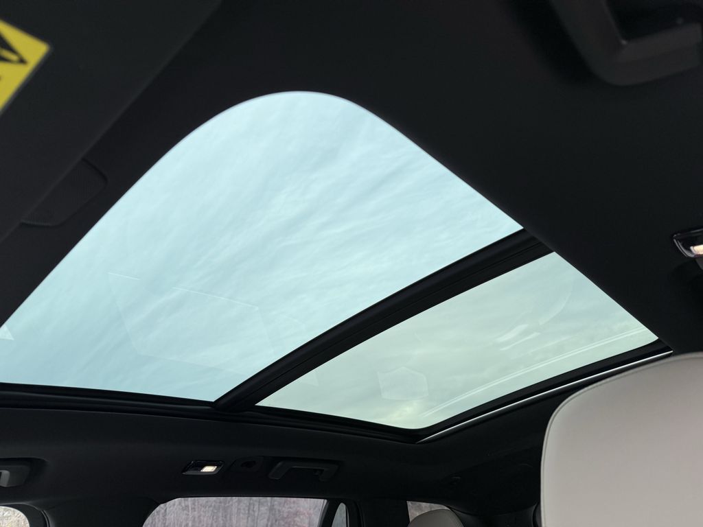 2026 Volvo XC90 Plus - Photo 10