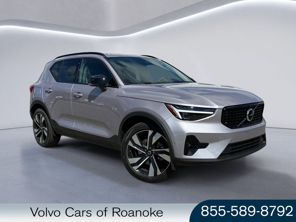 2026 Volvo XC40 SUV 