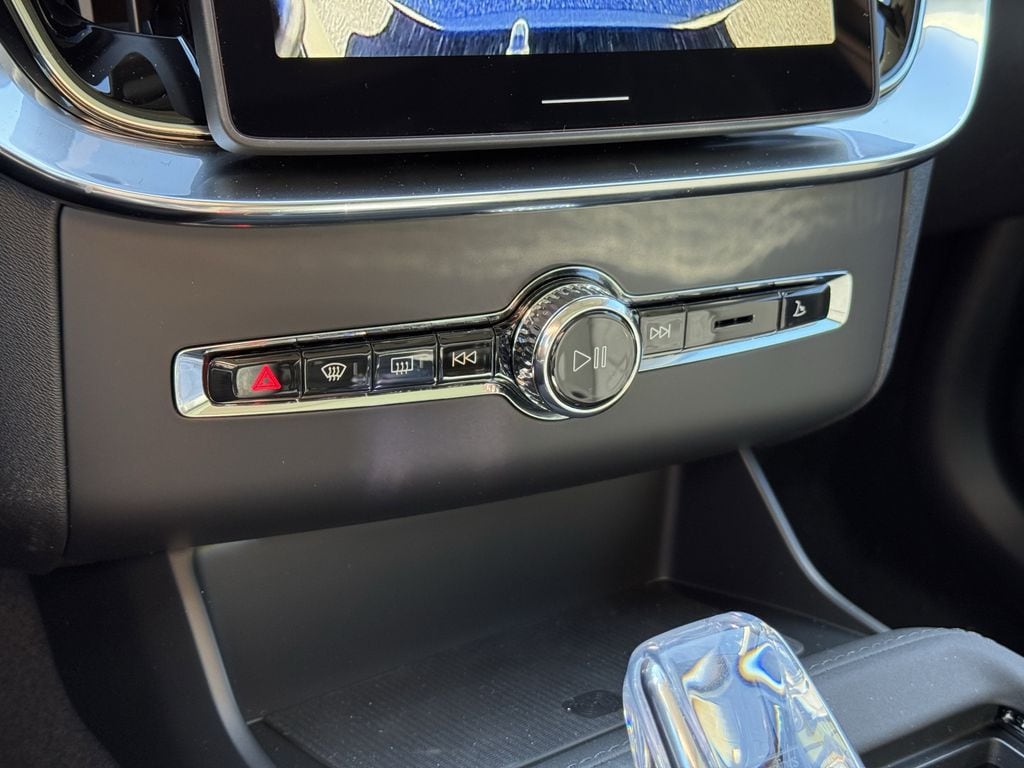 2026 Volvo XC90 Plus - Photo 22