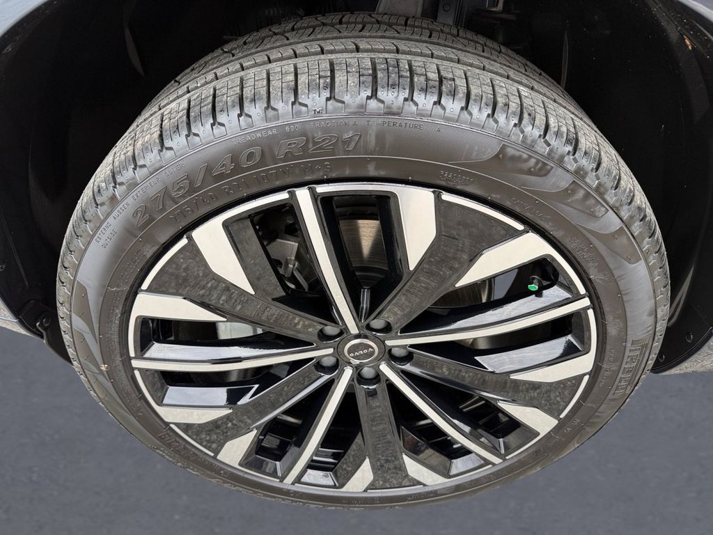 2026 Volvo XC90 Plus - Photo 8