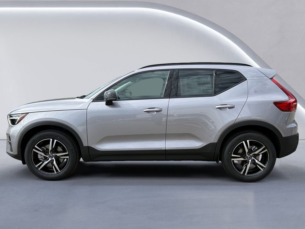 2026 Volvo XC40 Core - Photo 6