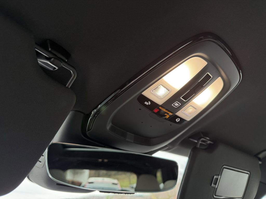 2026 Volvo XC90 Plus - Photo 26