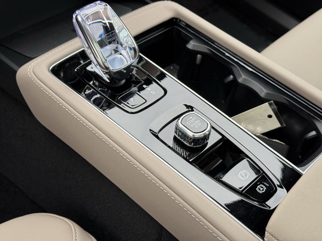2026 Volvo XC90 Plus - Photo 25