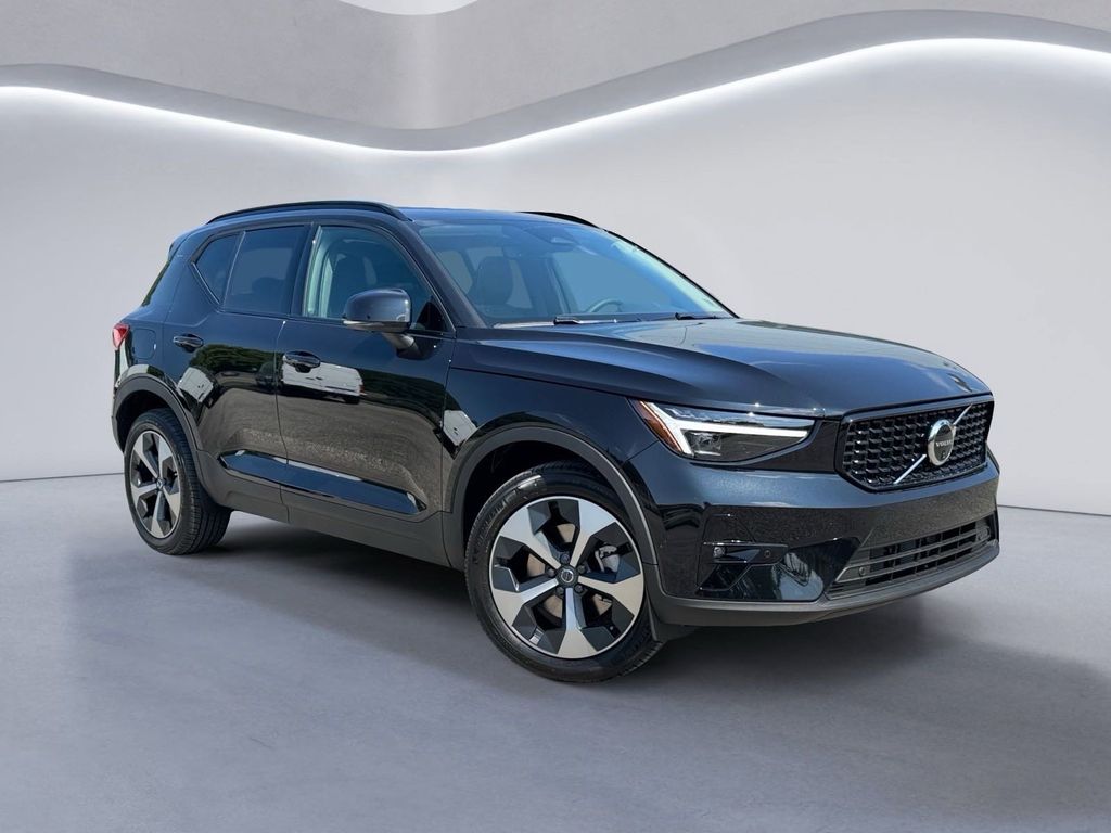 2026 Volvo XC40 Plus photo 2