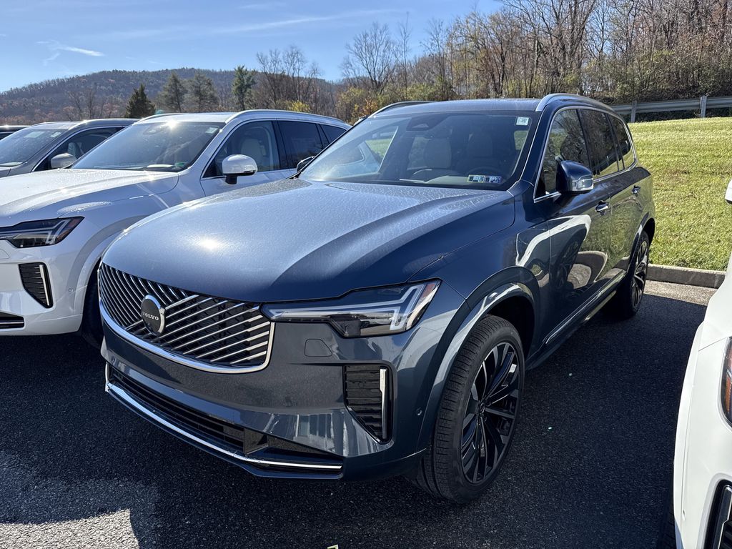 2026 Volvo XC90 Plus photo 2