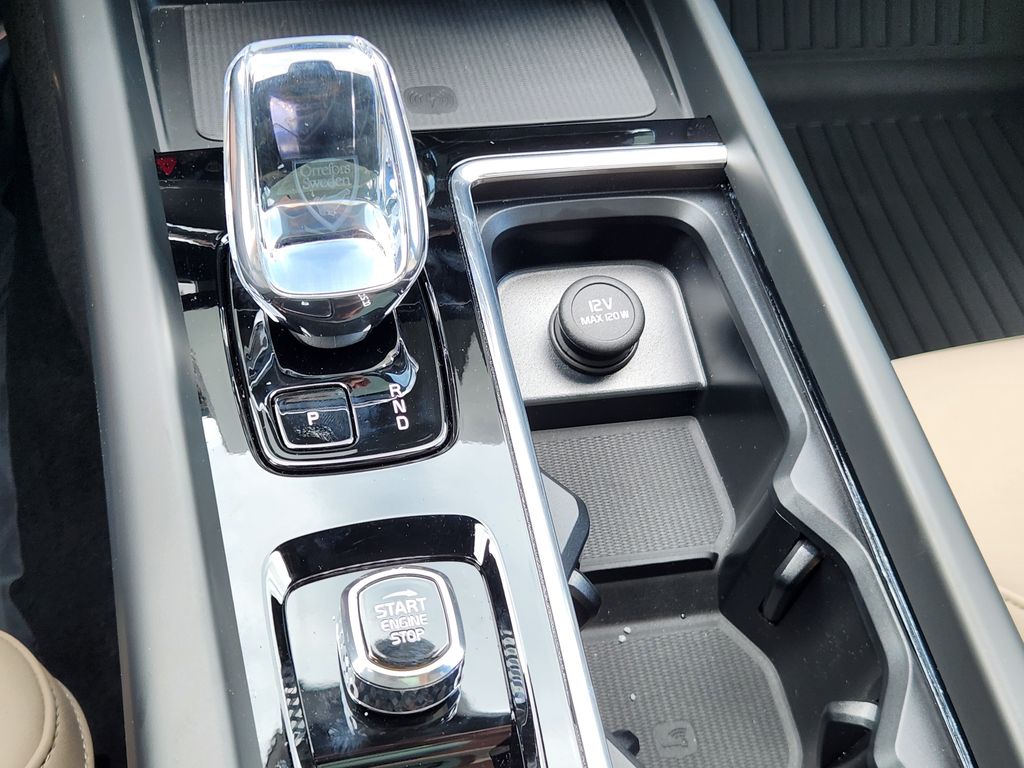 2026 Volvo XC60 Plus - Photo 26