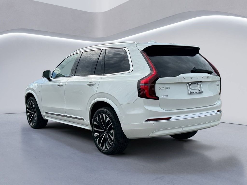 2025 Volvo XC90 T8 Plus photo 4