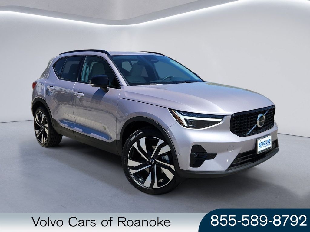 2026 Volvo XC40 B5 Plus Dark AWD's photo