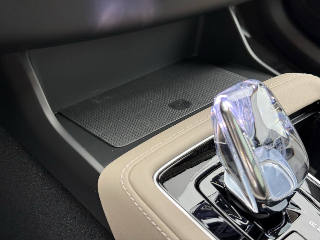 2026 Volvo XC90 Plus - Photo 24