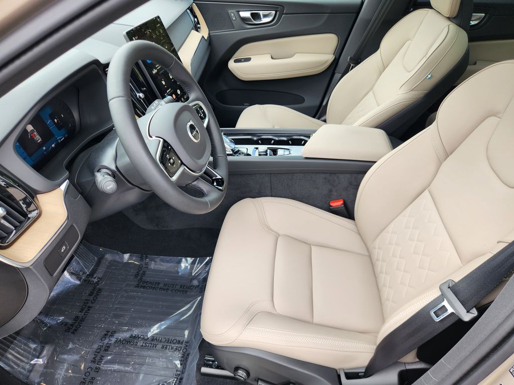 2026 Volvo XC60 Plus - Photo 9