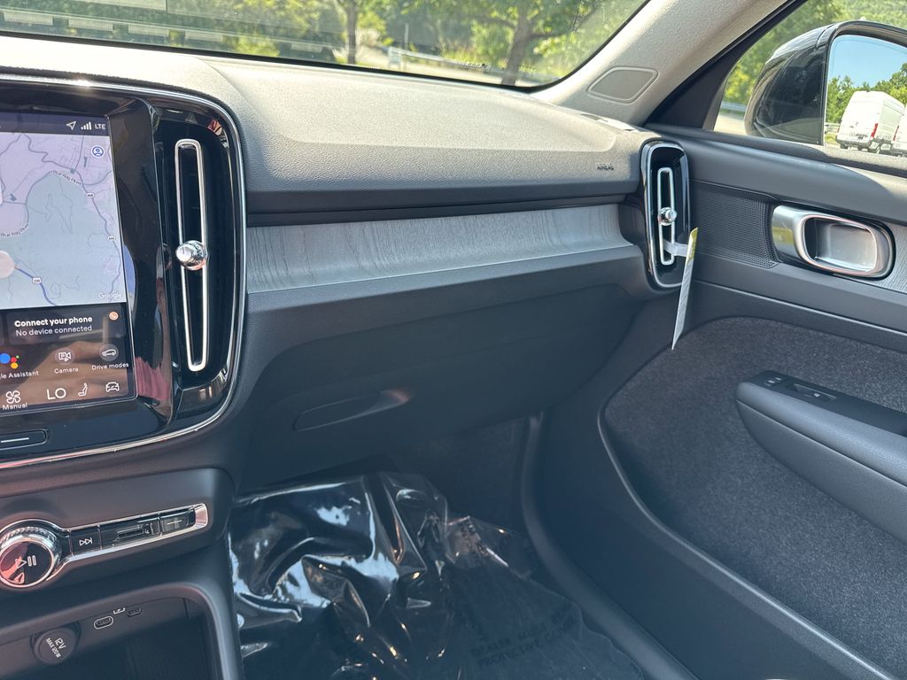 2026 Volvo XC40 Plus - Photo 27