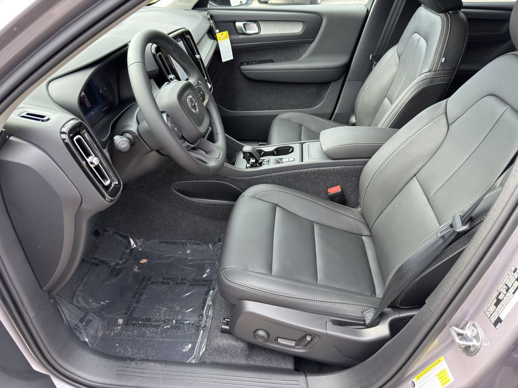 2026 Volvo XC40 Core - Photo 9