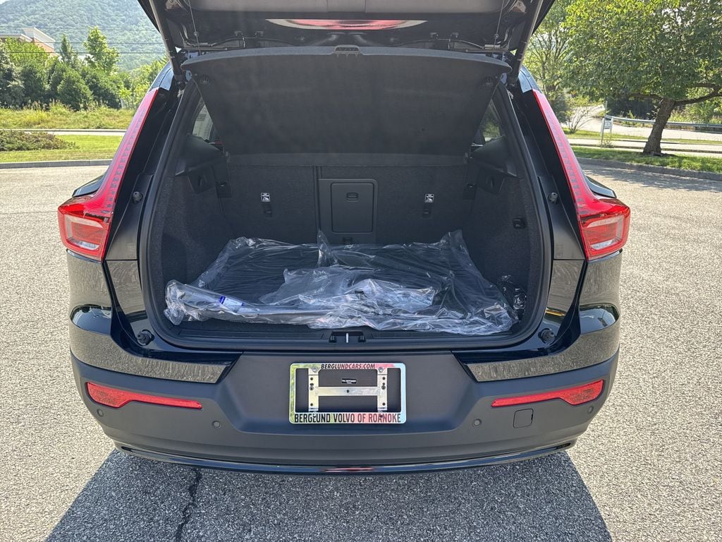 2026 Volvo XC40 Plus - Photo 12