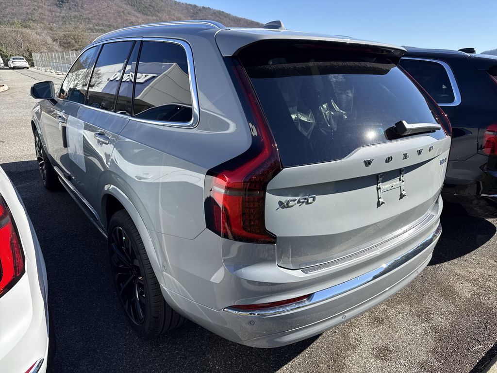 2026 Volvo XC90 Plus photo 4