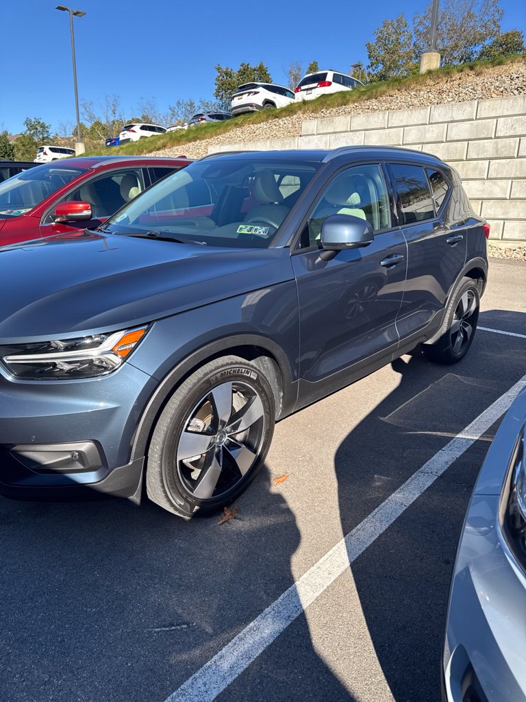 Used 2021 Volvo XC40 T5 Momentum SUV
