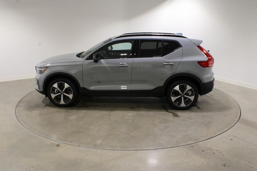 Used 2026 Volvo XC40 B5 Core SUV