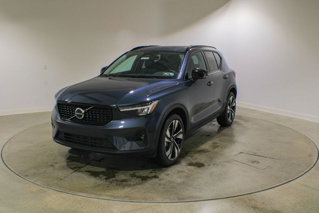 2026 Volvo XC40 Core