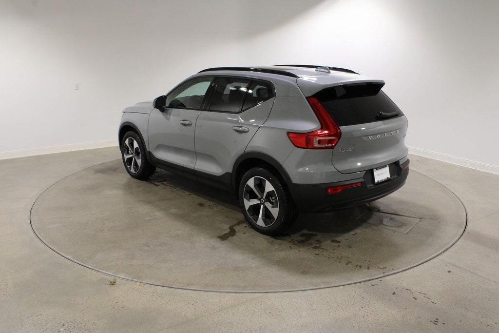 Used 2026 Volvo XC40 B5 Core SUV