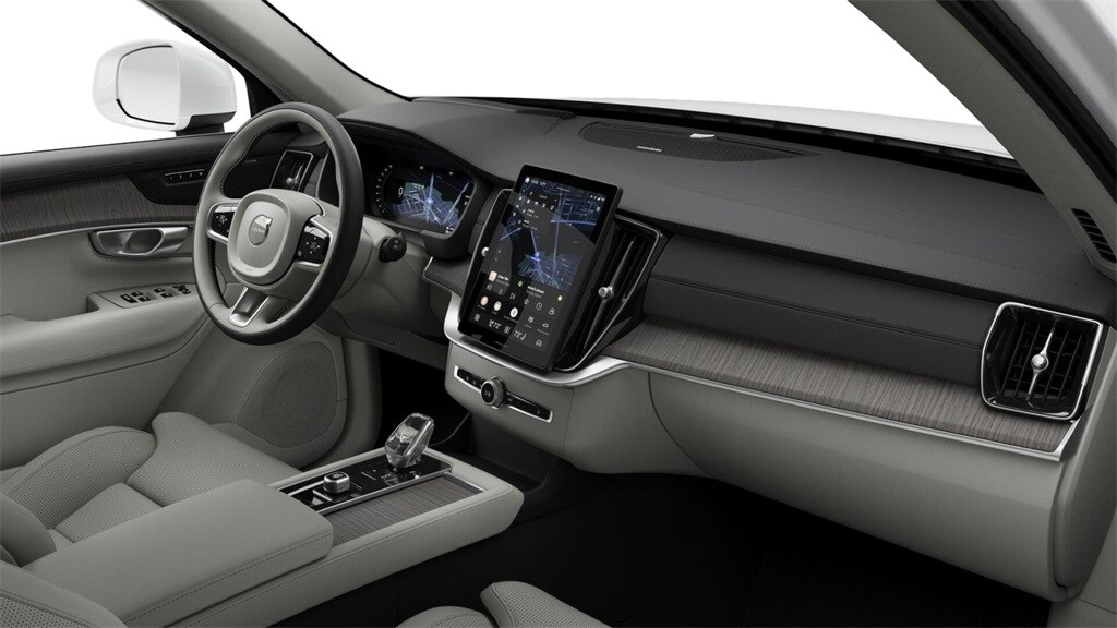 2026 Volvo XC90 T8 photo 3