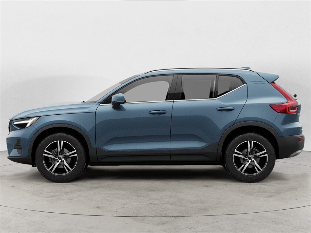 2025 Volvo XC40 Core photo 3