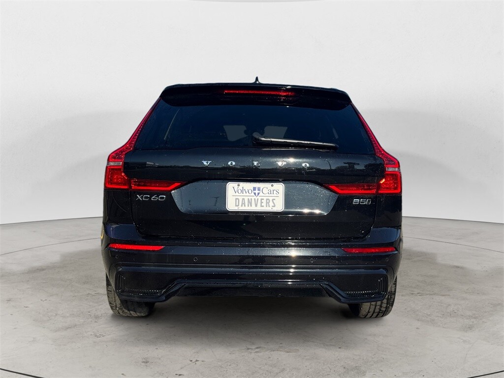 2025 Volvo XC60 B5 Plus photo 3
