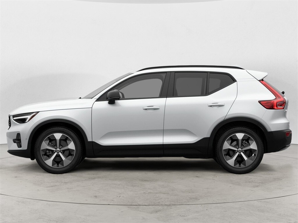 2026 Volvo XC40 Plus photo 3