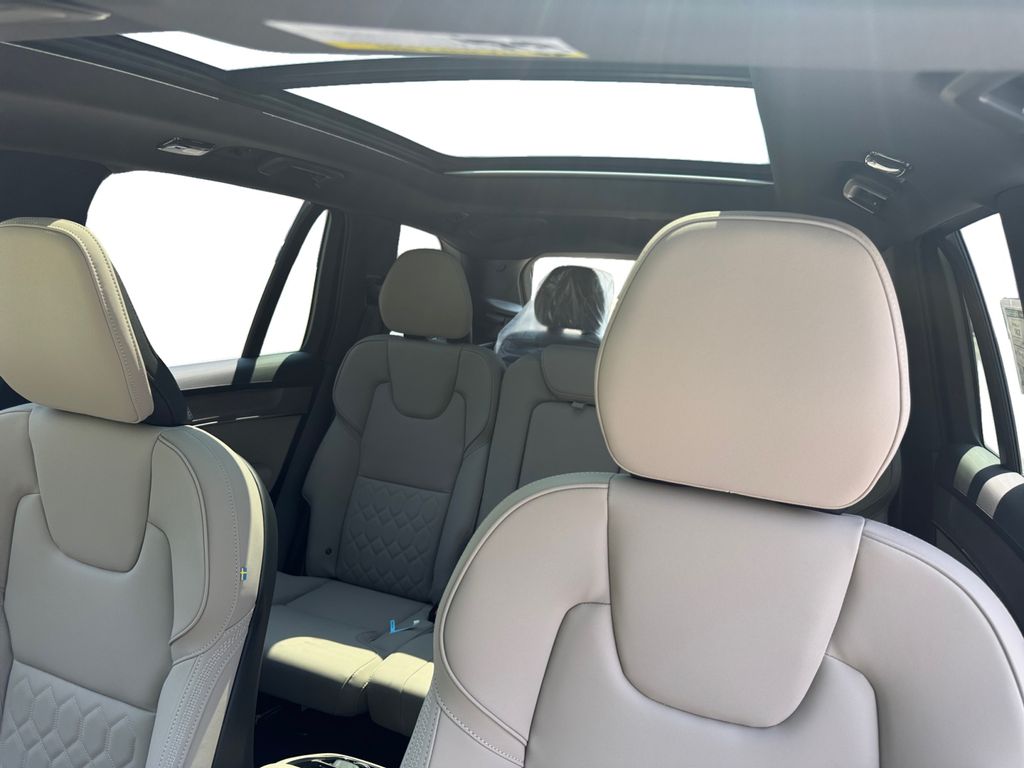 2026 Volvo XC90 Plus - Photo 20