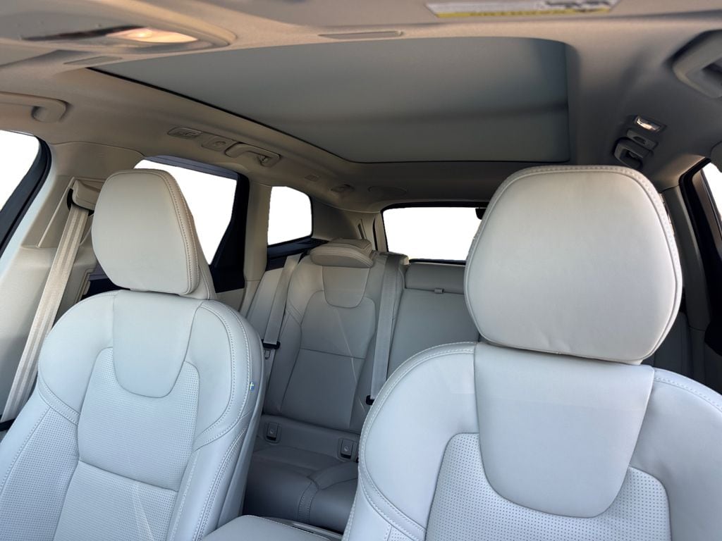 2026 Volvo XC60 Ultra - Photo 18