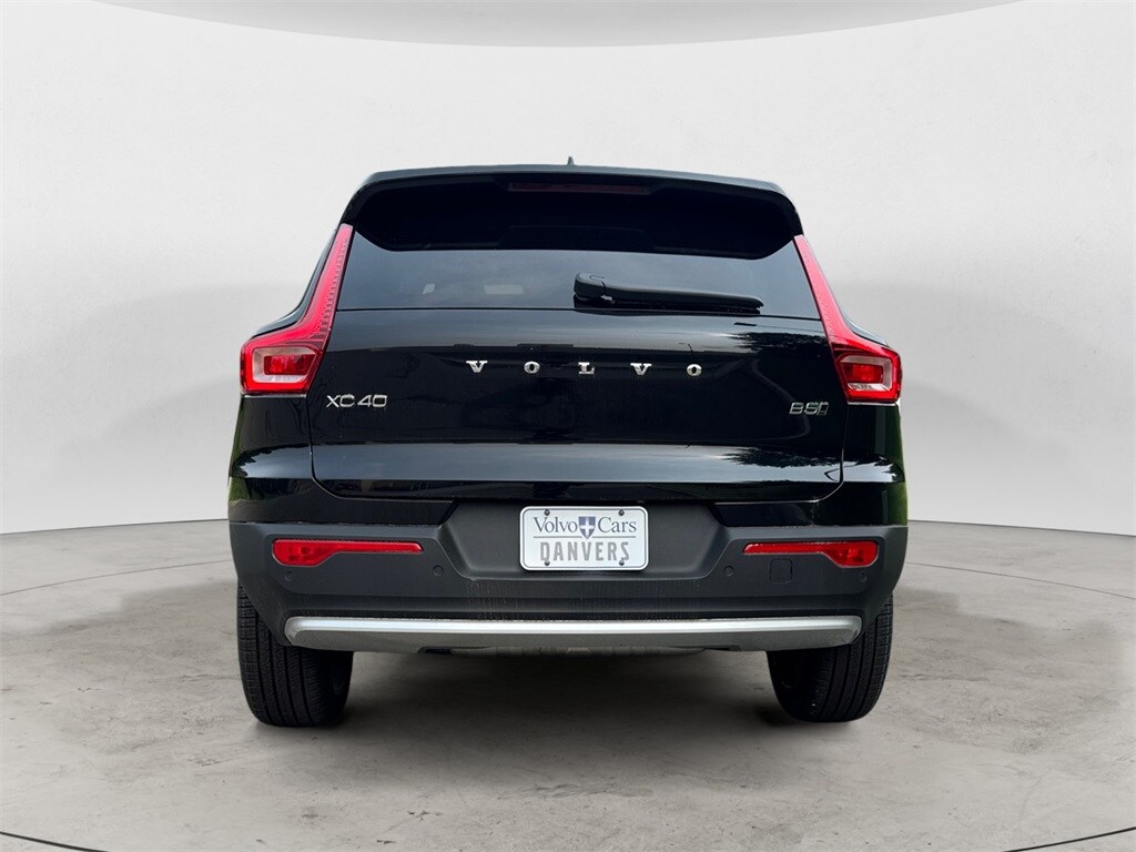 2025 Volvo XC40 photo 3