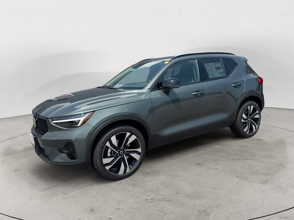 New 2026 Volvo XC40 B5 Ultra SUV