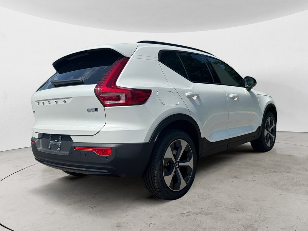 2026 Volvo XC40 Plus - Photo 7
