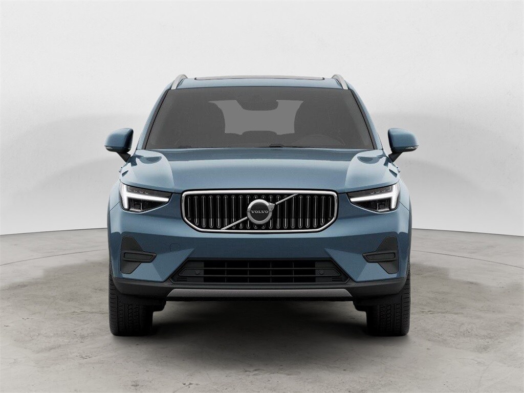 2025 Volvo XC40 Core photo 2