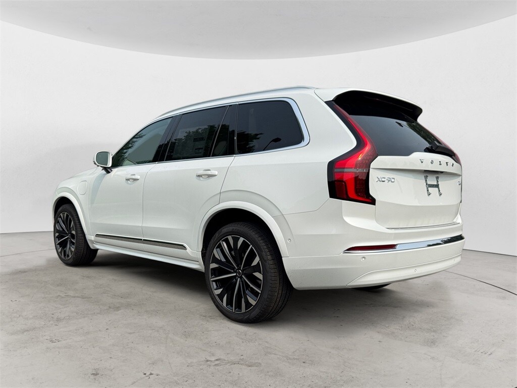 2026 Volvo XC90 T8 photo 3